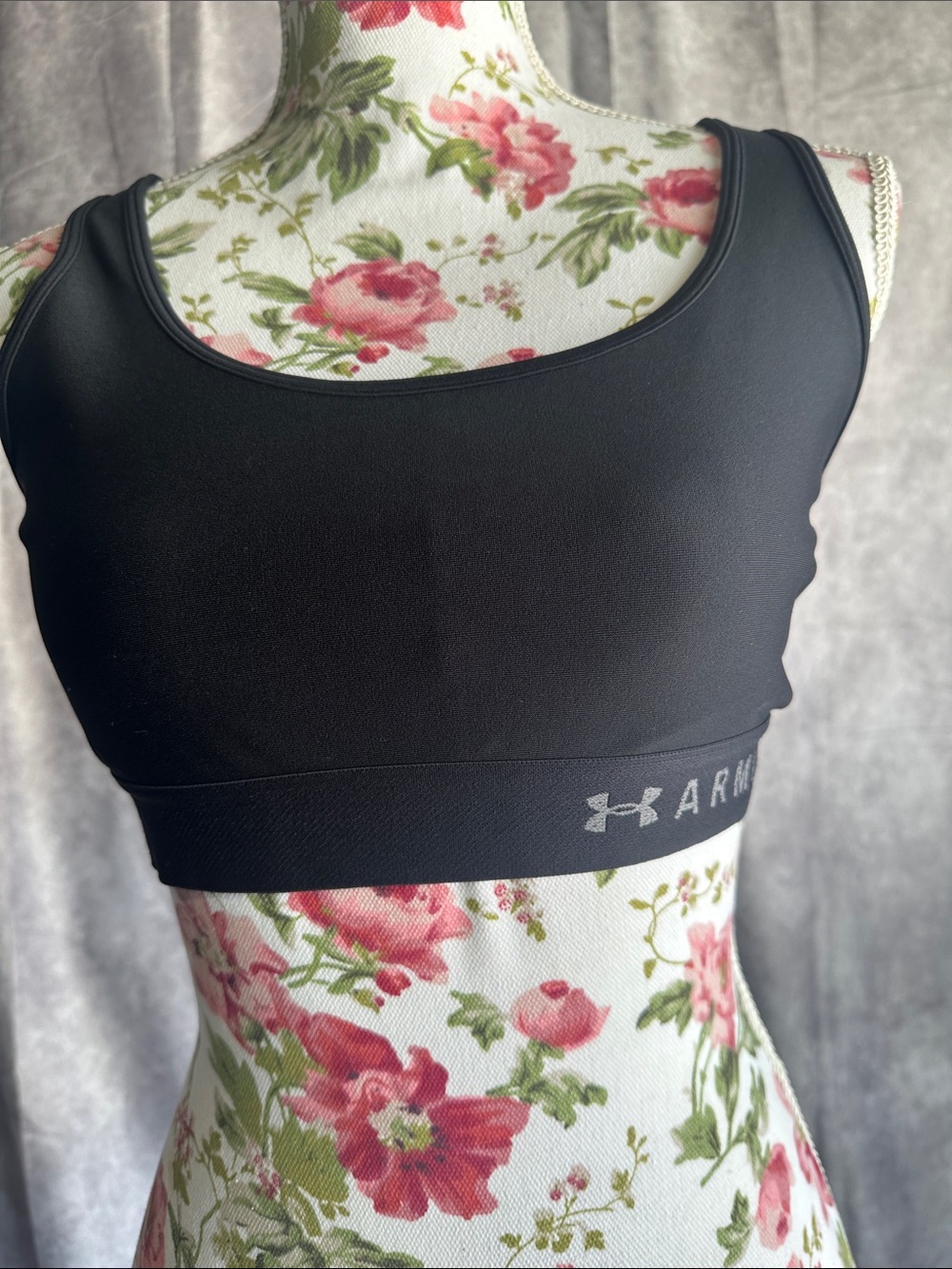 Under Armour Black Scoop Neck Sports Bra